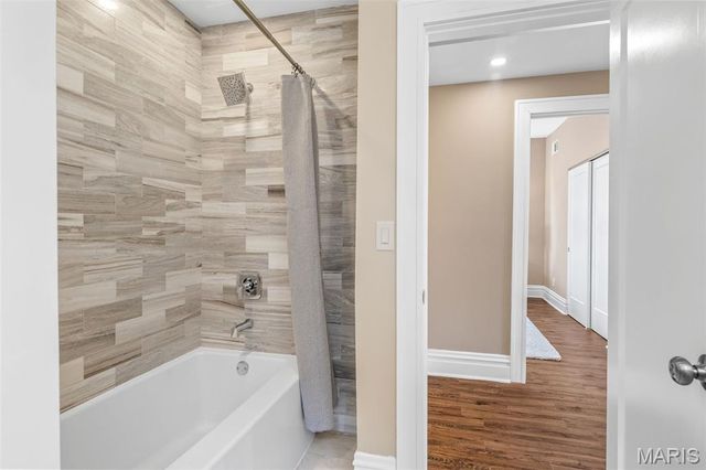 5849 De Giverville Avenue, St Louis, MO 63112