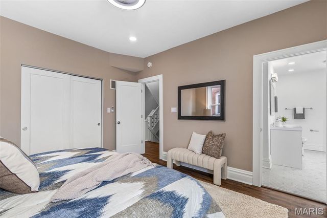 5849 De Giverville Avenue, St Louis, MO 63112