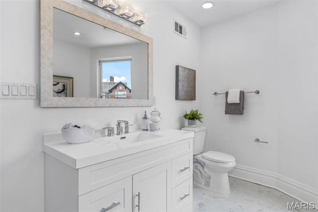 5849 De Giverville Avenue, St Louis, MO 63112