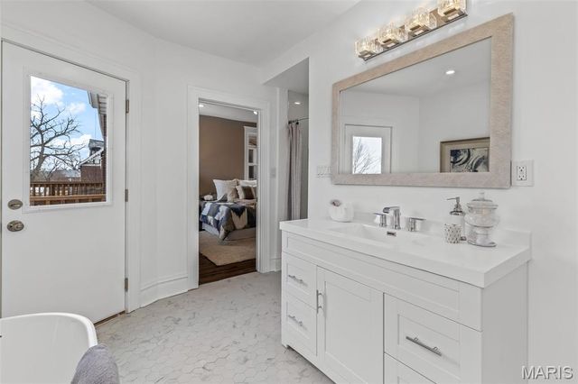 5849 De Giverville Avenue, St Louis, MO 63112