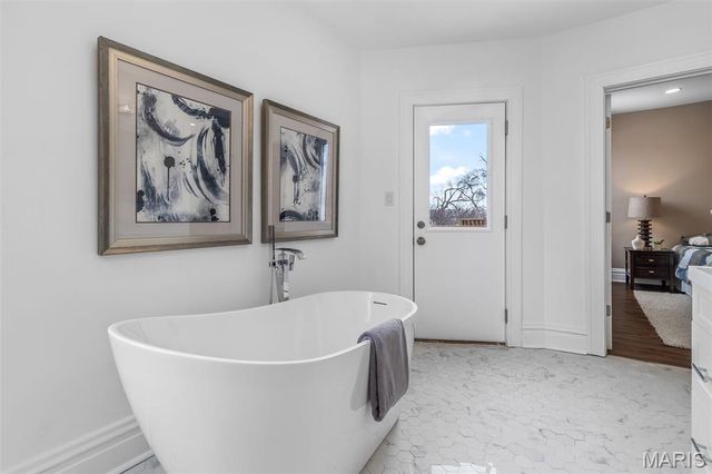 5849 De Giverville Avenue, St Louis, MO 63112