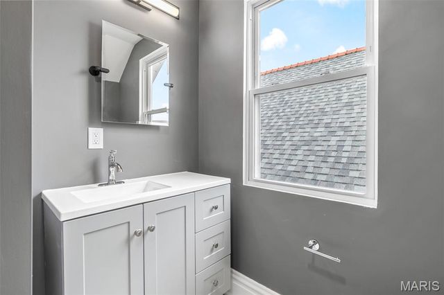 5849 De Giverville Avenue, St Louis, MO 63112