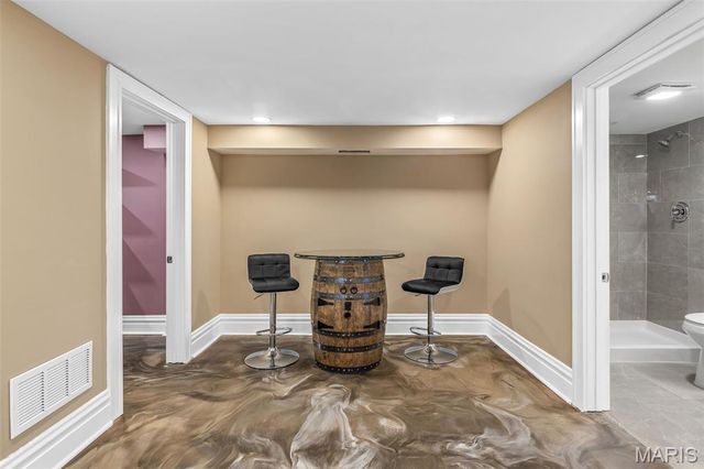 5849 De Giverville Avenue, St Louis, MO 63112