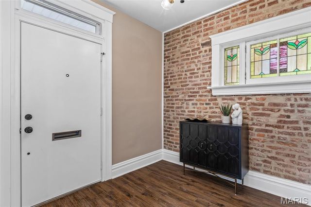 5849 De Giverville Avenue, St Louis, MO 63112