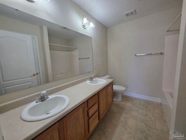 720 Buoy Dr, Pensacola, FL 32507