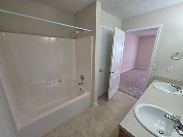 720 Buoy Dr, Pensacola, FL 32507