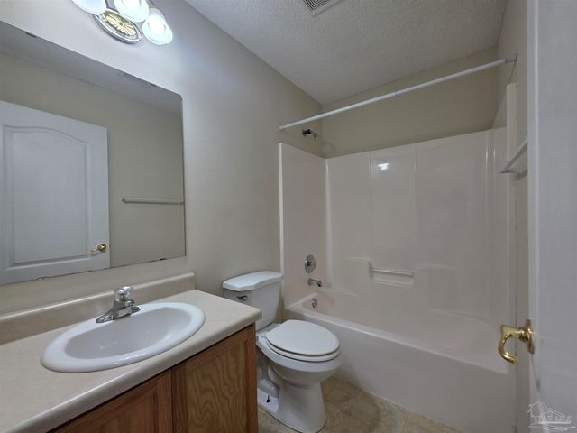 720 Buoy Dr, Pensacola, FL 32507