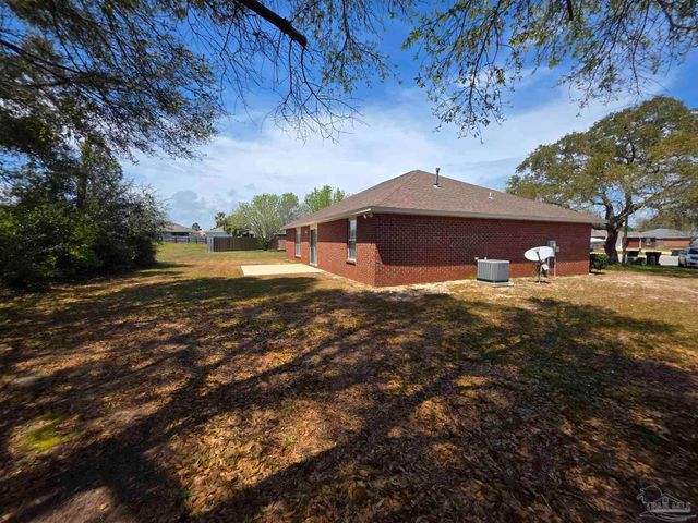720 Buoy Dr, Pensacola, FL 32507