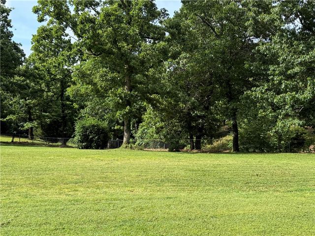 23519 Van Fleet Road, Siloam Springs, AR 72761