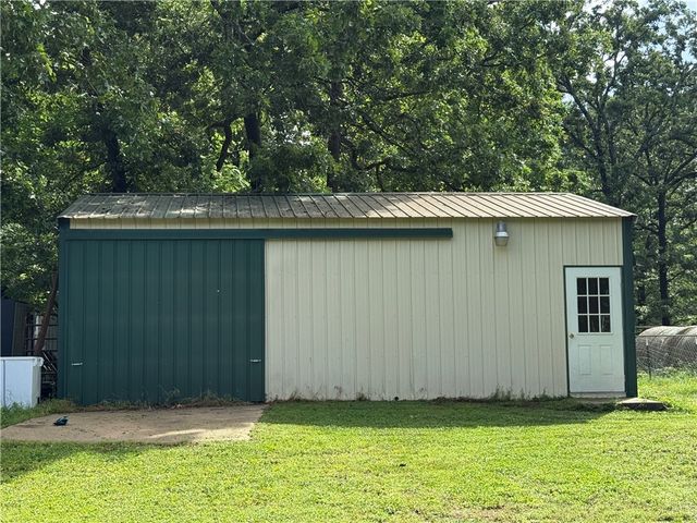 23519 Van Fleet Road, Siloam Springs, AR 72761