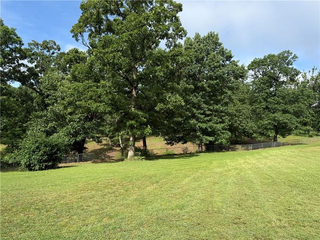 23519 Van Fleet Road, Siloam Springs, AR 72761