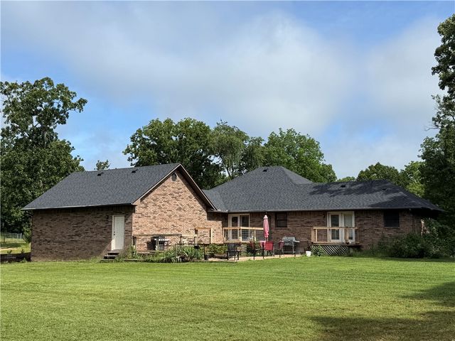 23519 Van Fleet Road, Siloam Springs, AR 72761