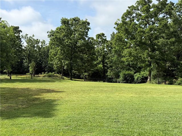 23519 Van Fleet Road, Siloam Springs, AR 72761