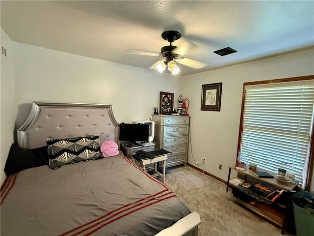 23519 Van Fleet Road, Siloam Springs, AR 72761