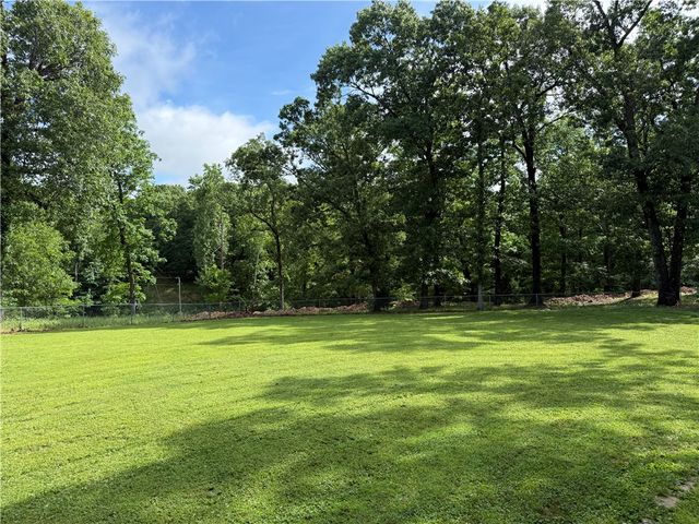 23519 Van Fleet Road, Siloam Springs, AR 72761