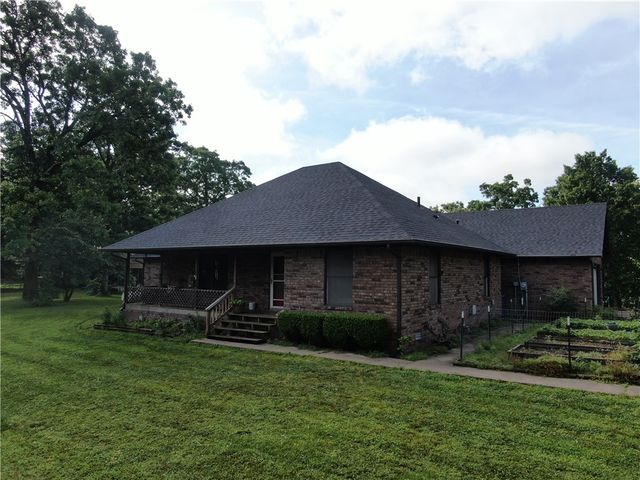 23519 Van Fleet Road, Siloam Springs, AR 72761