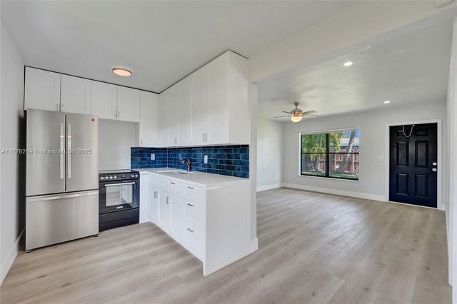 901 NE 40th St, Oakland Park, FL 33334