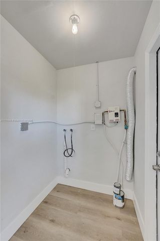 901 NE 40th St, Oakland Park, FL 33334