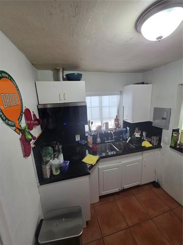 2740 NW 44th St, Miami, FL 33142