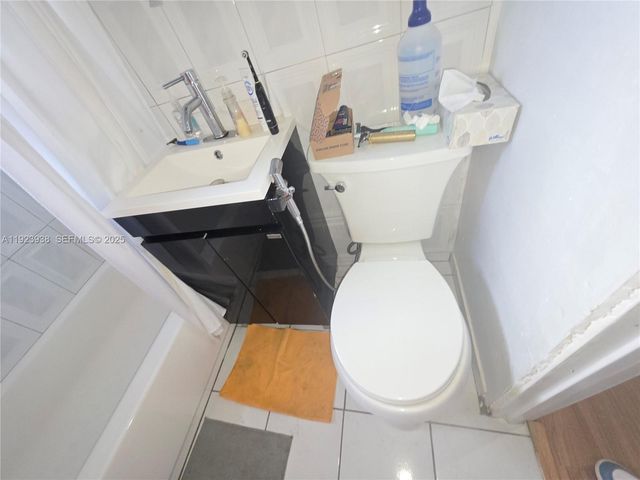 2740 NW 44th St, Miami, FL 33142