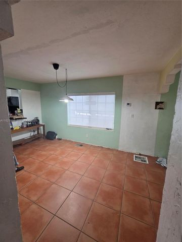 2740 NW 44th St, Miami, FL 33142