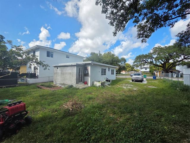 2740 NW 44th St, Miami, FL 33142