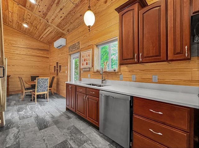 178 Osage Drive, Defuniak Springs, FL 32433