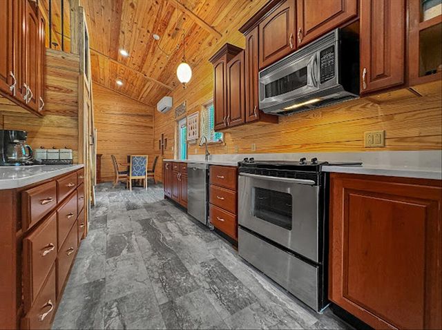 178 Osage Drive, Defuniak Springs, FL 32433