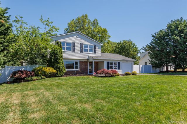 29 Segatogue Lane, South Setauket, NY 11720