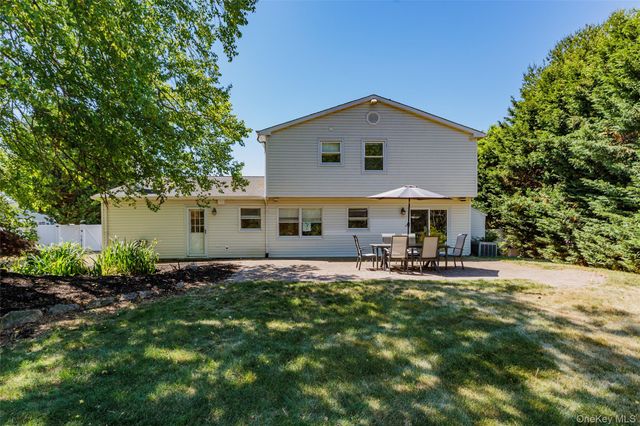 29 Segatogue Lane, South Setauket, NY 11720