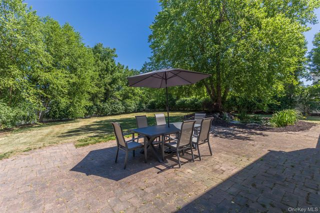 29 Segatogue Lane, South Setauket, NY 11720