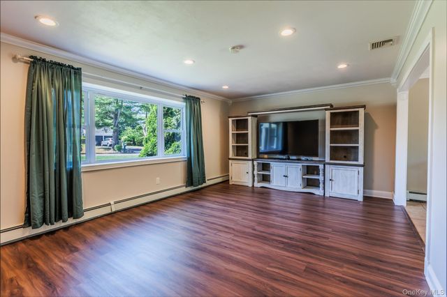 29 Segatogue Lane, South Setauket, NY 11720