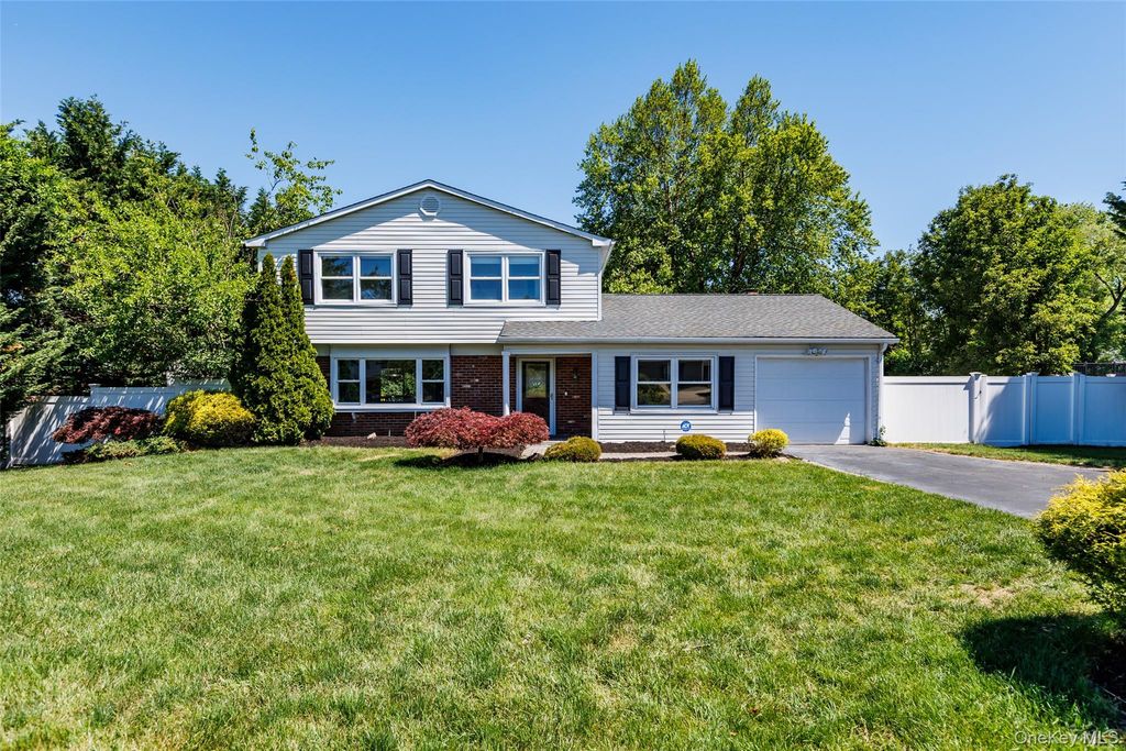 29 Segatogue Lane, South Setauket, NY 11720