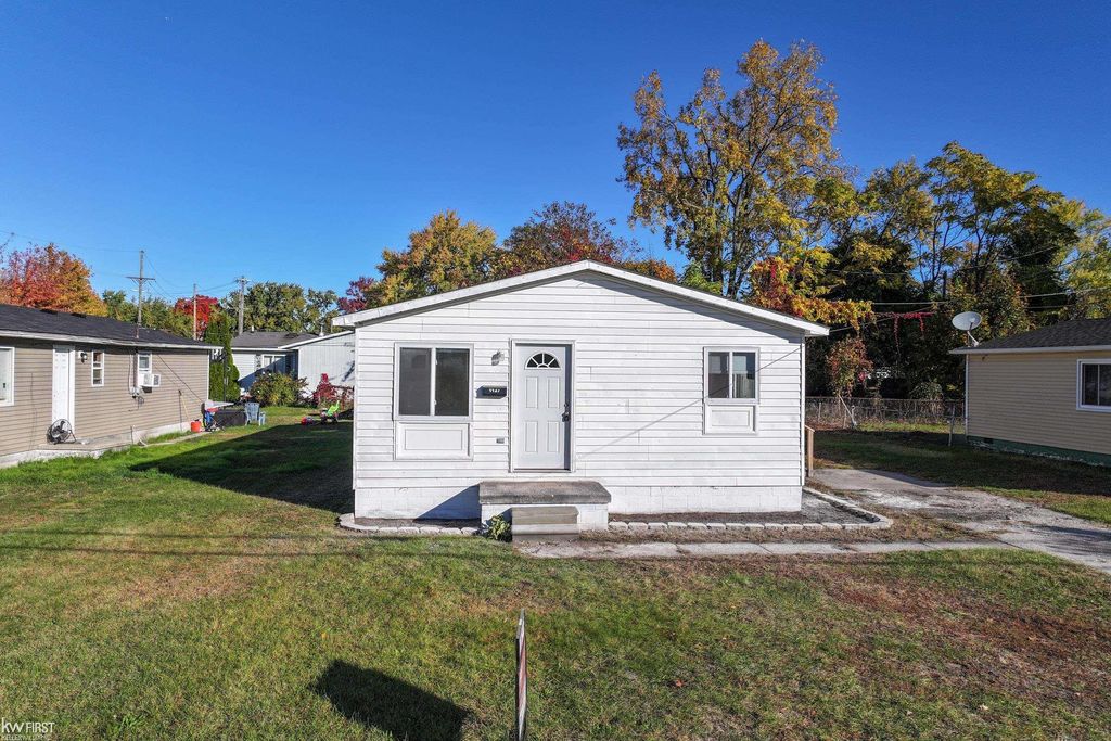 1127 Vanderburgh Place, Port Huron, MI 48060