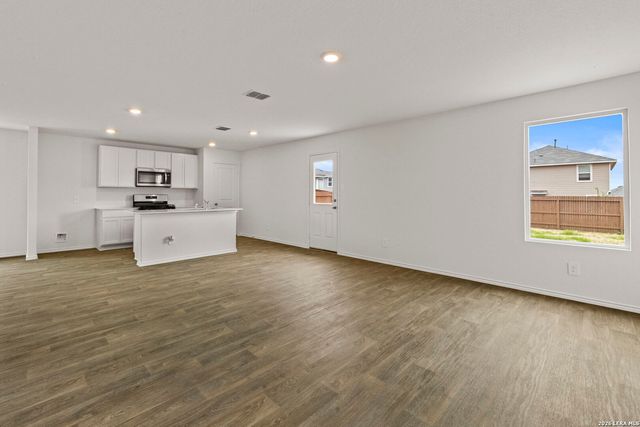 12520 Spoor Vly, Converse, TX 78109