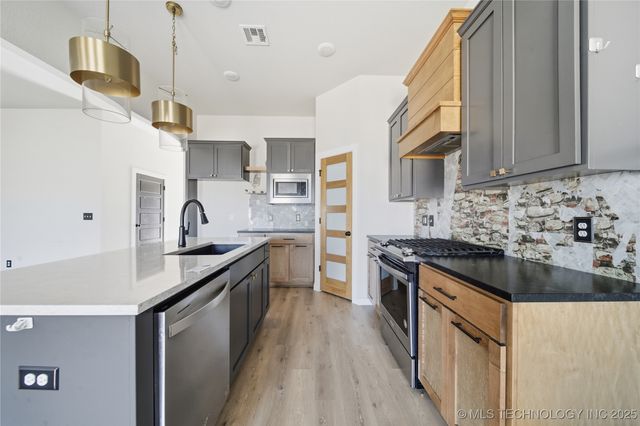 11805 N 130th East Avenue, Collinsville, OK 74021