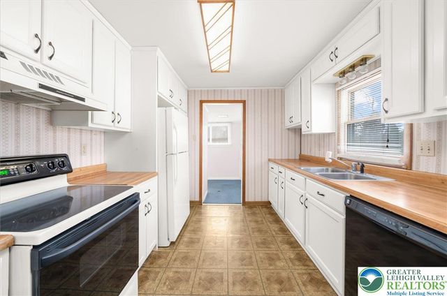 1138 Brookside Road, Lower Macungie Twp, PA 18106