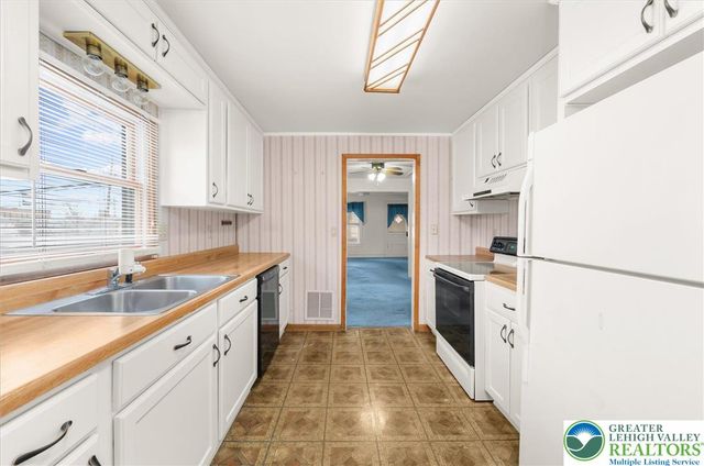 1138 Brookside Road, Lower Macungie Twp, PA 18106