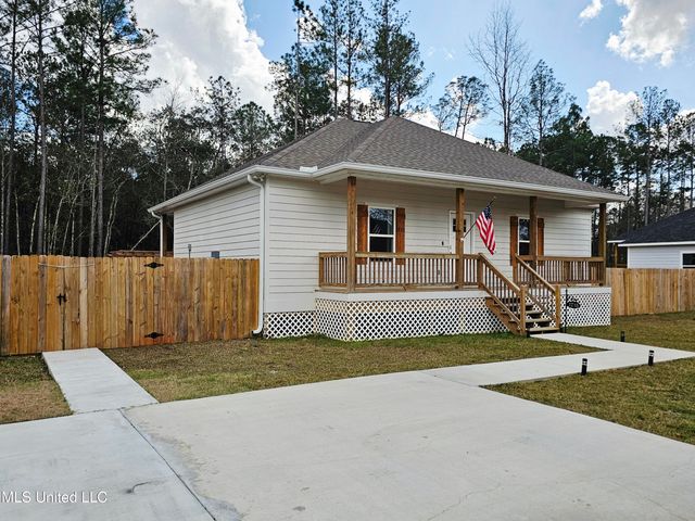 1715 E Lakeshore Drive, Carriere, MS 39426