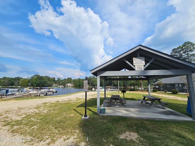 1715 E Lakeshore Drive, Carriere, MS 39426
