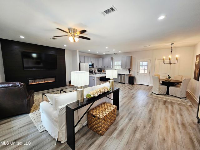 1715 E Lakeshore Drive, Carriere, MS 39426