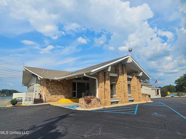 1715 E Lakeshore Drive, Carriere, MS 39426