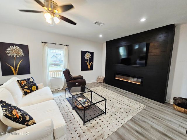 1715 E Lakeshore Drive, Carriere, MS 39426