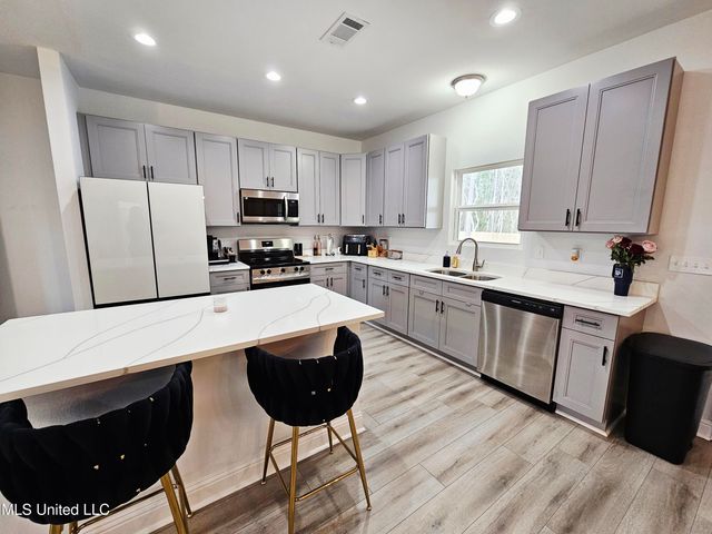 1715 E Lakeshore Drive, Carriere, MS 39426