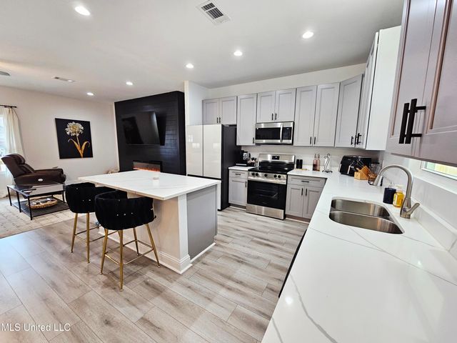 1715 E Lakeshore Drive, Carriere, MS 39426