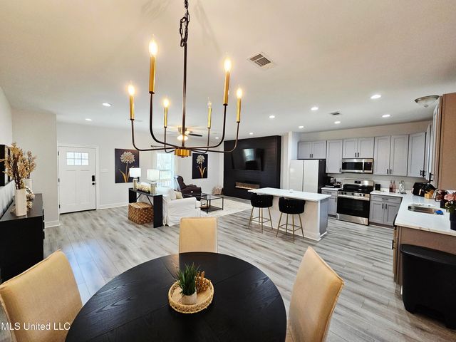 1715 E Lakeshore Drive, Carriere, MS 39426