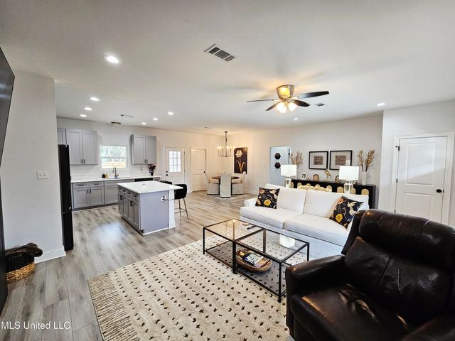 1715 E Lakeshore Drive, Carriere, MS 39426