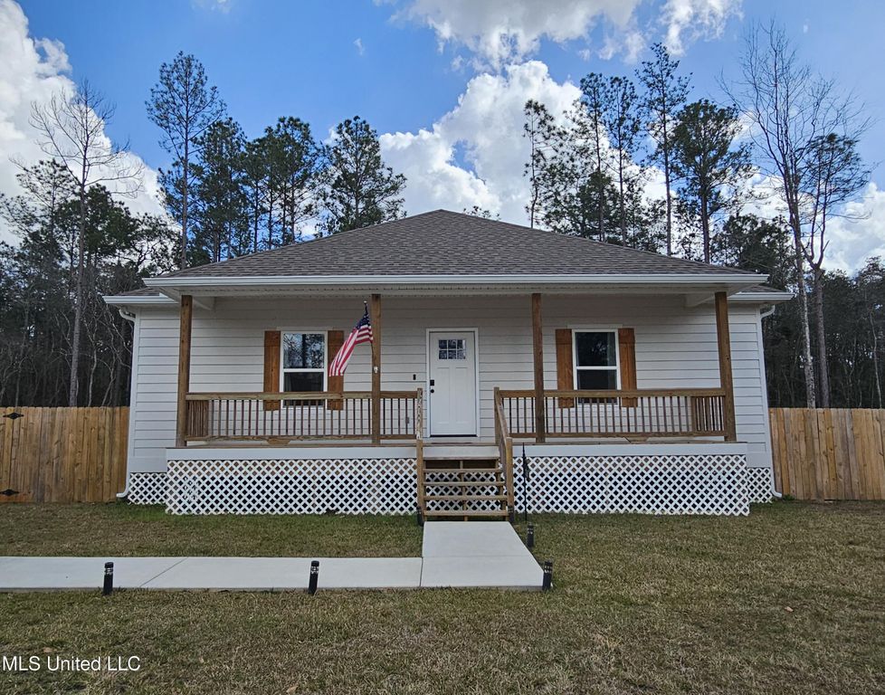 1715 E Lakeshore Drive, Carriere, MS 39426