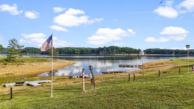 125 Island Harbor Lane, Mooresburg, TN 37811