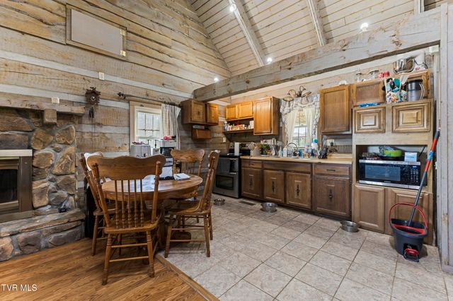 125 Island Harbor Lane, Mooresburg, TN 37811